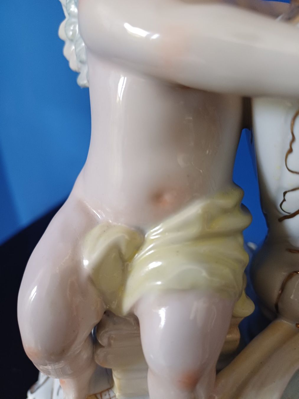 Figuren: 2 Puttis auf Sockel mit Väschen – Gebraucht aus Romanshorn von Hanibal424 2