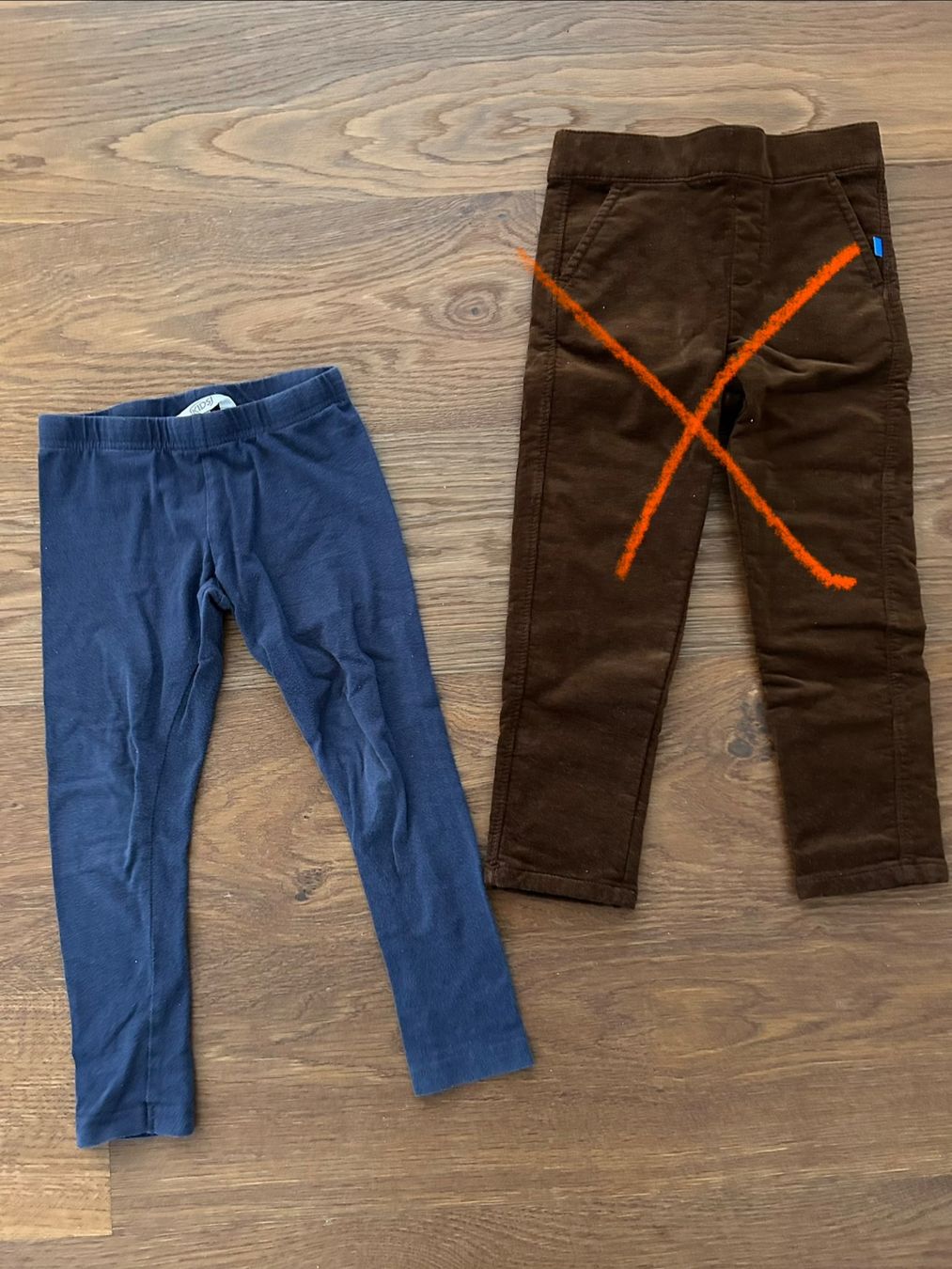 Kleiderpakete & -sets: Gr. 104 Kleiderpaket – Gebraucht aus Selzach von lua_22sv 1