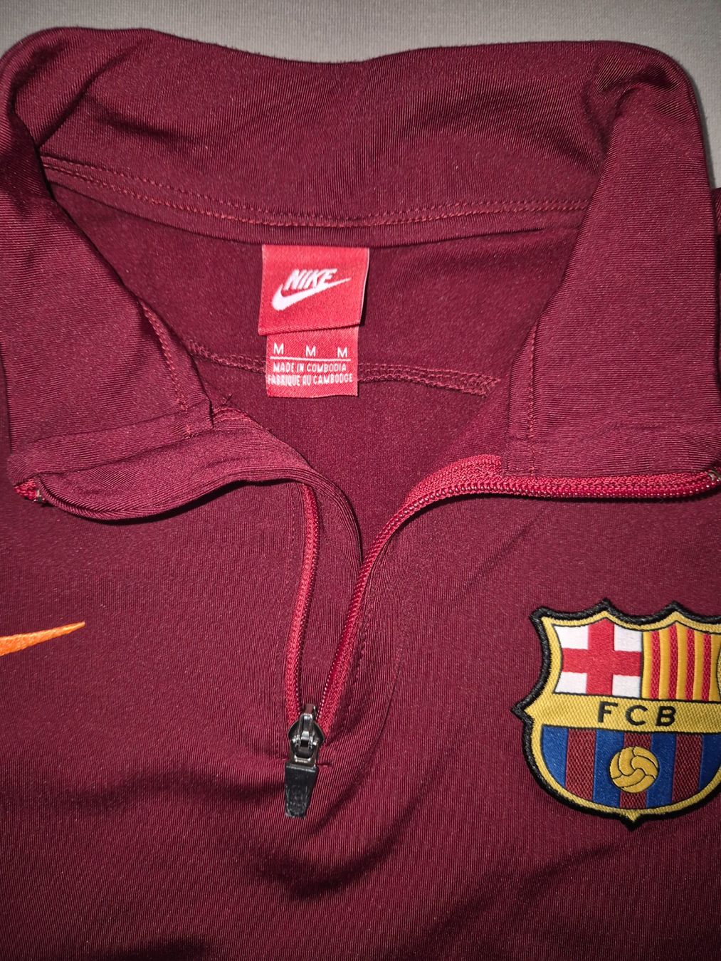 Nike Scarpe, pantaloni & magliette da ginnastica: FC Barcelona Trainingspullover, Nike, Grösse M, Top! – Usato da Luzern venduto da Yel_low 2