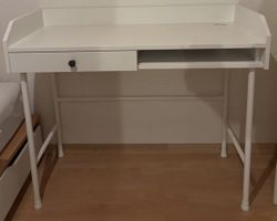 Schreibtisch