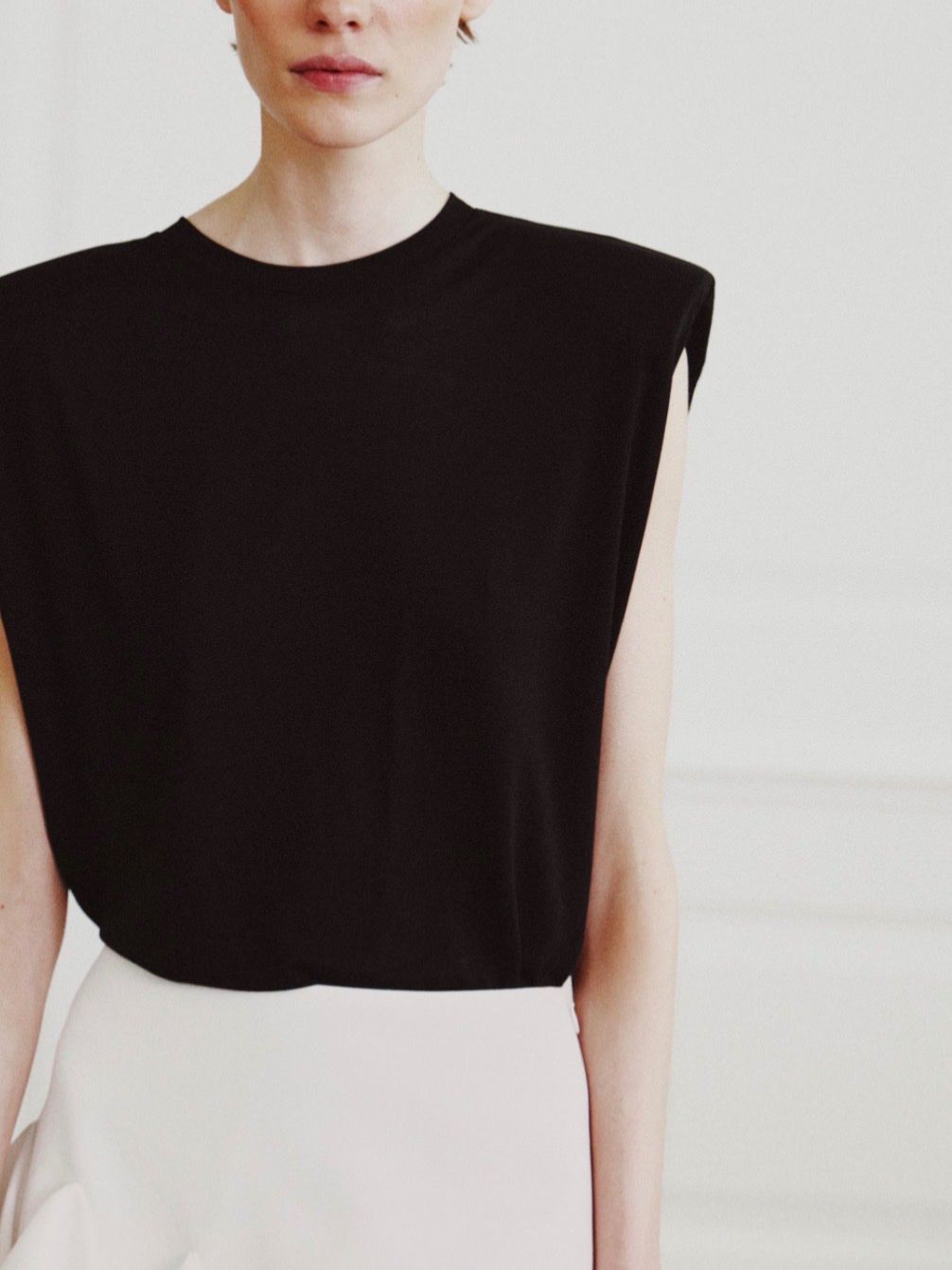 Zara Top: Zara Black padded shoulder top – Usato da Zürich venduto da Eb_
