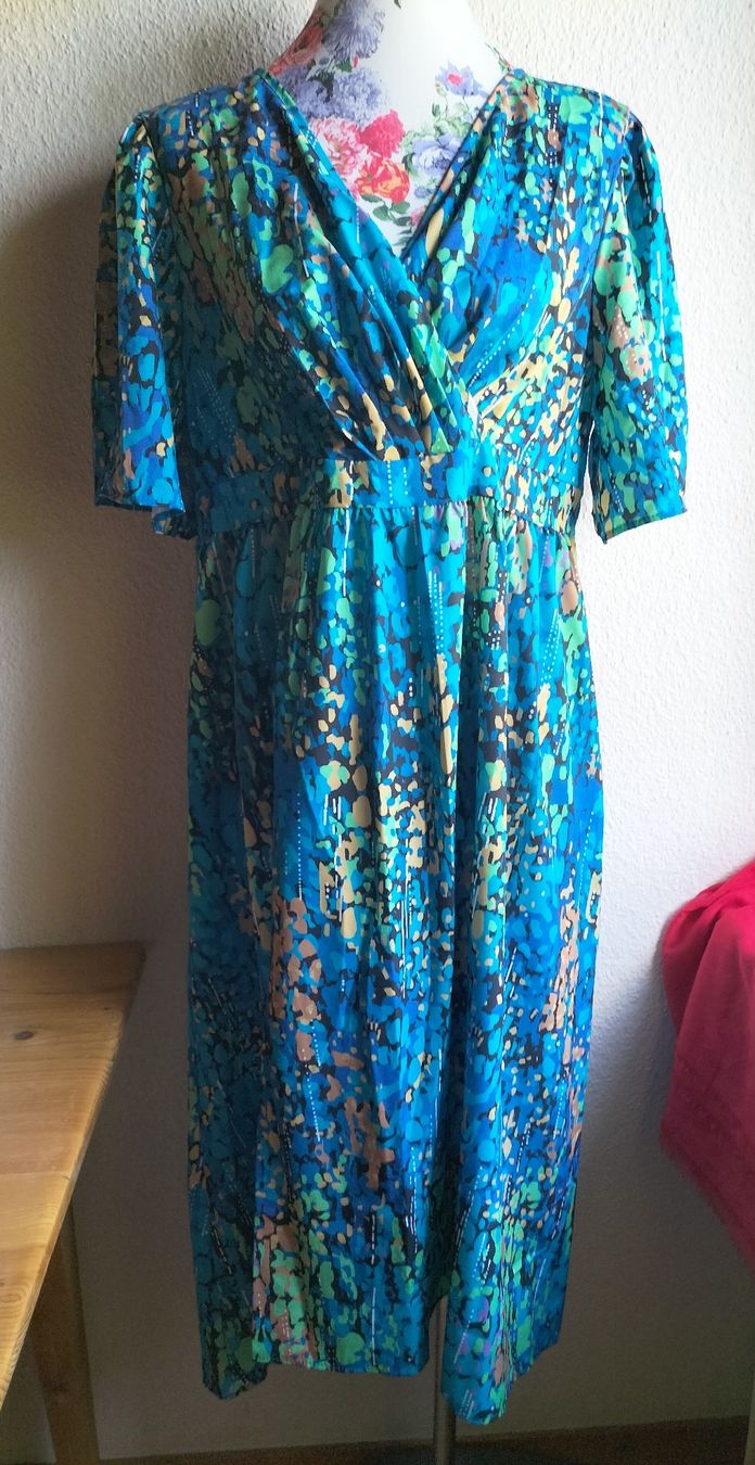 Kleider: Sommerliches Kleid, Grösse 44, blau gemustert – Neu (gemäss Beschreibung) aus Schaffhausen von sunsetever 5