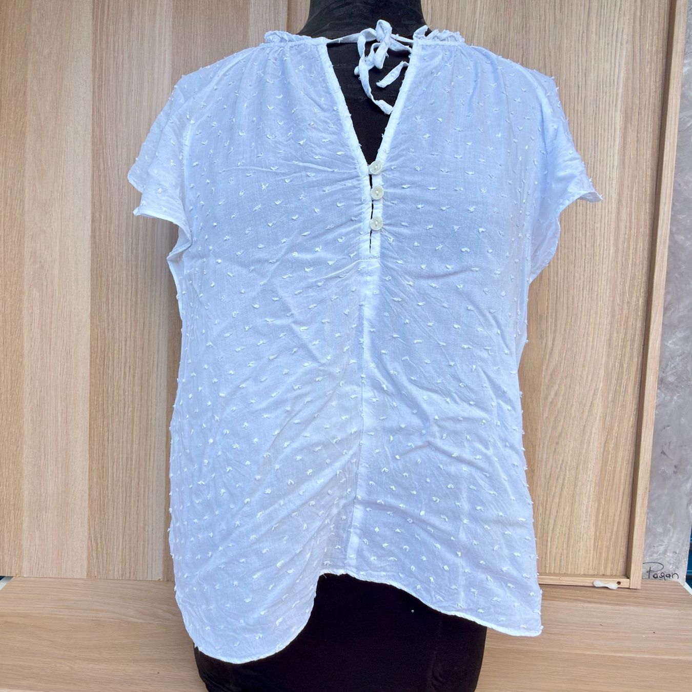 H&M Blusen: Blouse blanche H&M à pois texturés – Gebraucht aus Thônex von BrYu 4