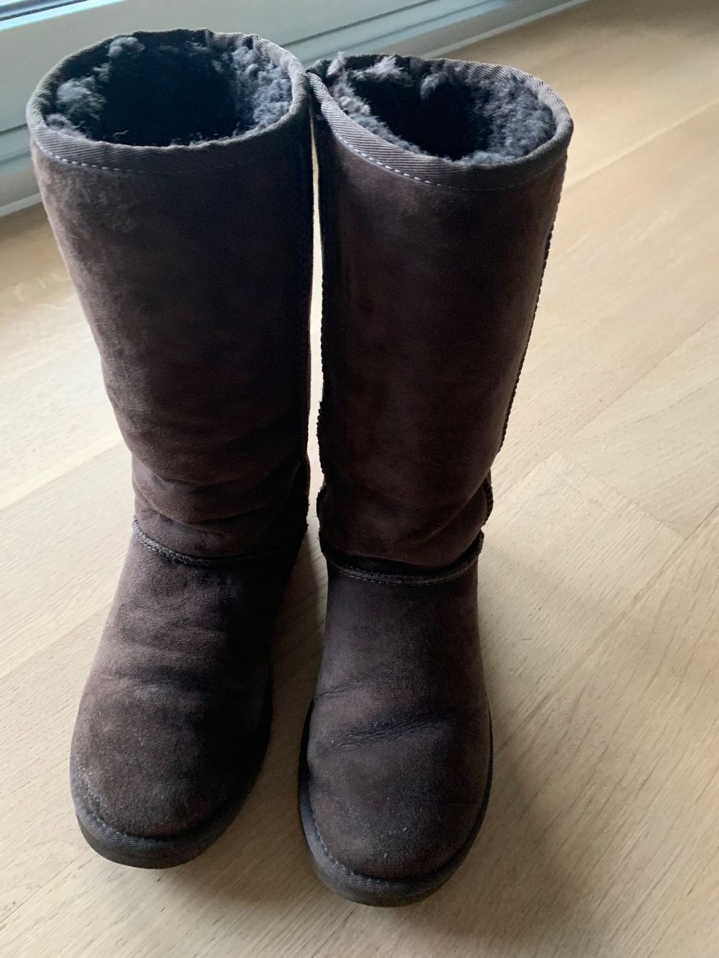 Ugg Scarpe da donna: Ugg Tall Brown Boots, Size 38 – Usato da Zürich venduto da ewat