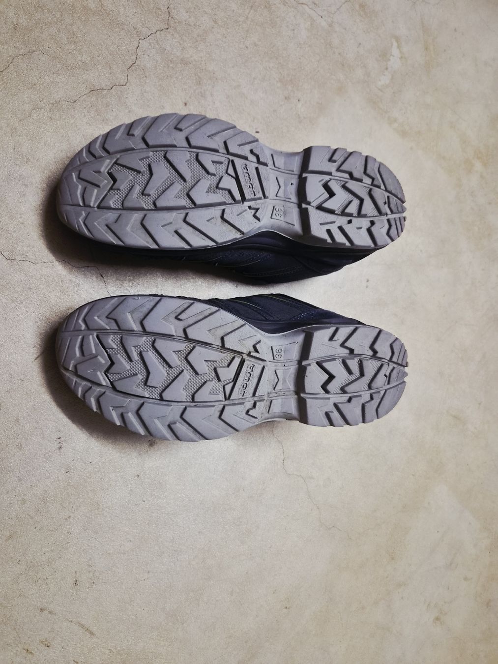 Lowa Schuhe für Jungen: Lowa Trekkingschuhe – Gebraucht aus Veltheim AG von charly0815 1