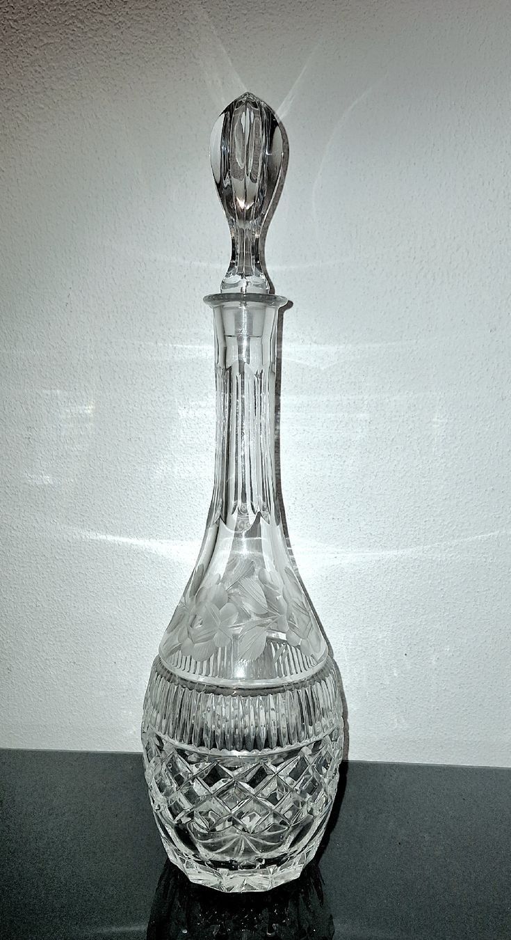 Caraffe: elegante, schwere Glaskristallkaraffe mit Blumenmuster – Usato da Emmenbrücke venduto da abu_9mj8 4
