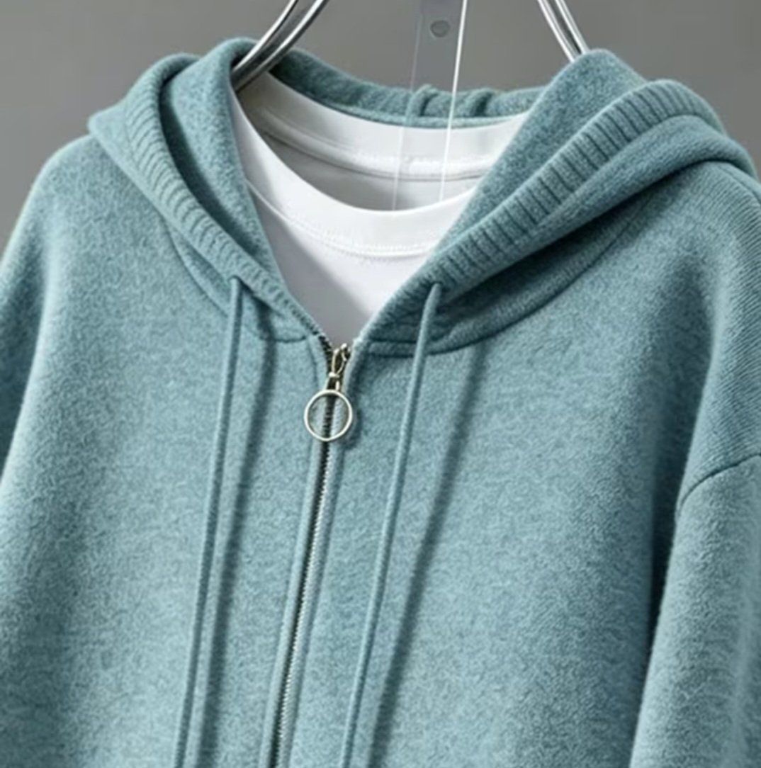 Giacche: Strickjäckli mit Kaputze – Nuovo e nell'imballaggio originale da Bellach venduto da bri_m8rs 2