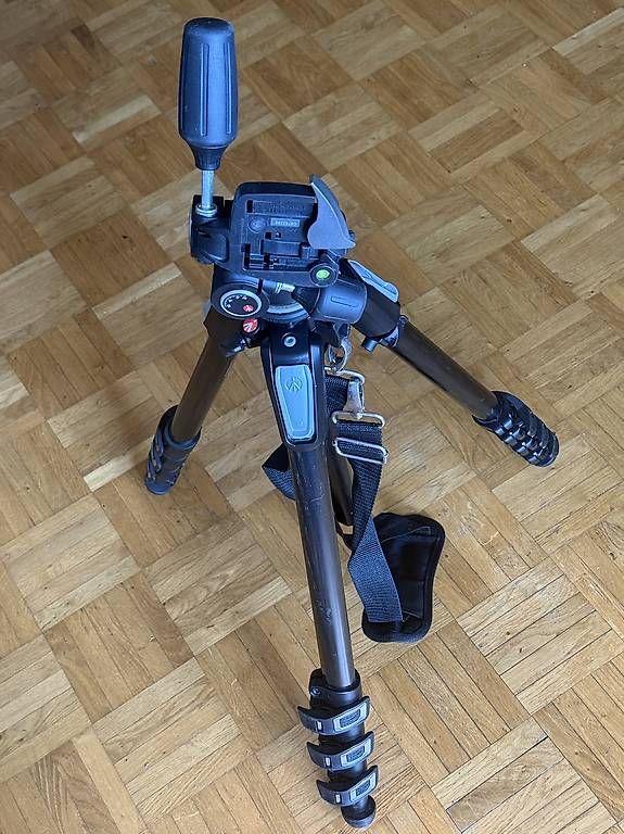 Treppiedi & Teste: Pied manfrotto carbone 055 – Usato da Renens VD venduto da Ypc0 4
