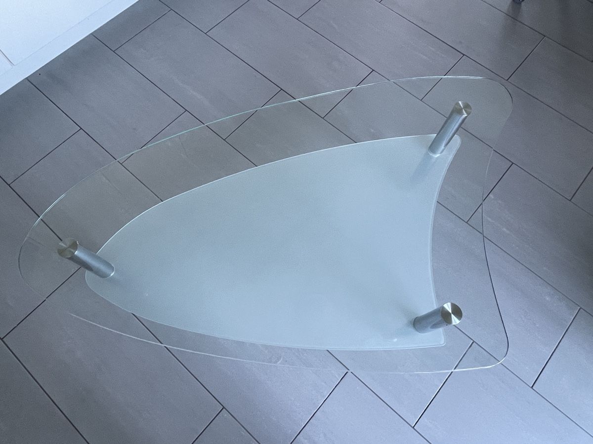 Tische: Moderner Glas-Couchtisch mit Edelstahlfüssen, Top! – Gebraucht aus Gunten von slu_p5p8 4