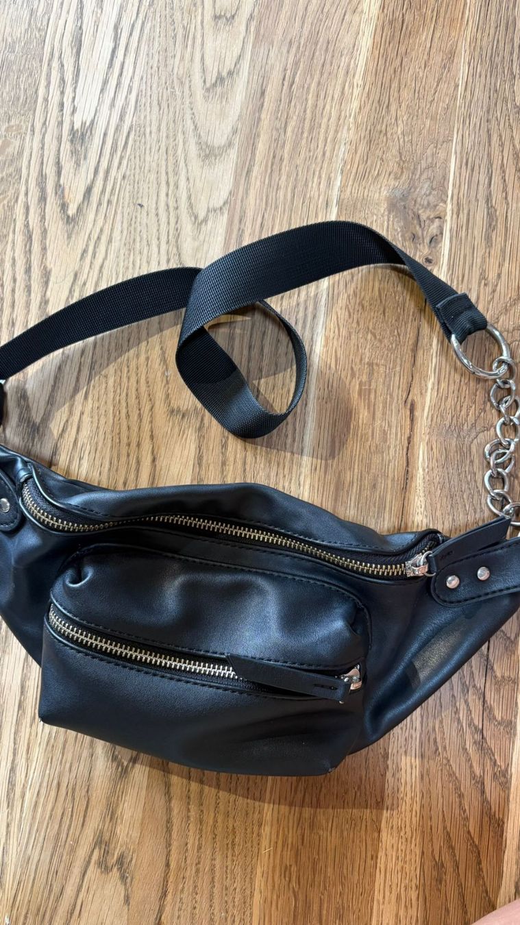 Borse da donna: Schwarze EVEN&ODD Bauchtasche – Usato da Kirchberg BE venduto da TurtleShop