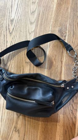 Schwarze EVEN&ODD Bauchtasche