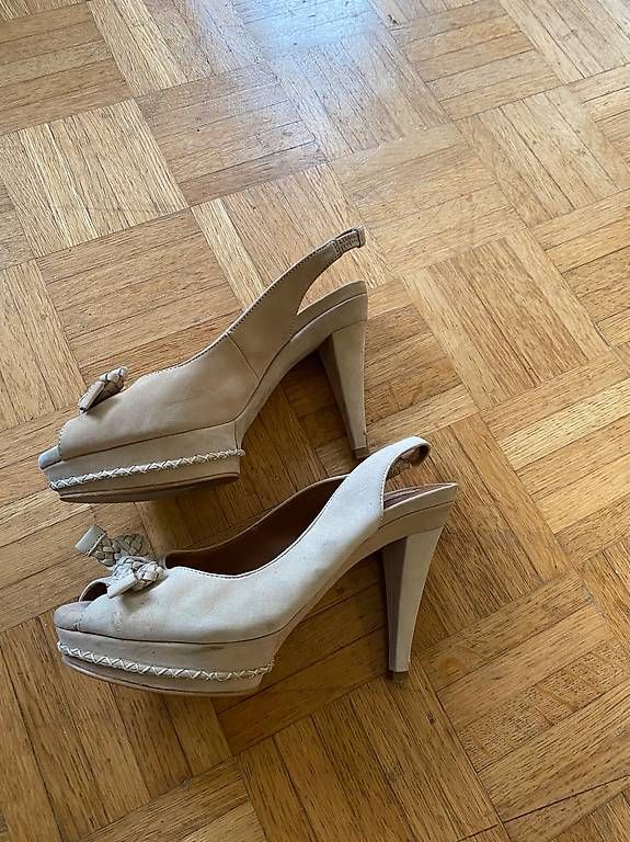Damenschuhe: Beige Sandale Velourleder – Gebraucht aus Zürich von ell_hdc9 1