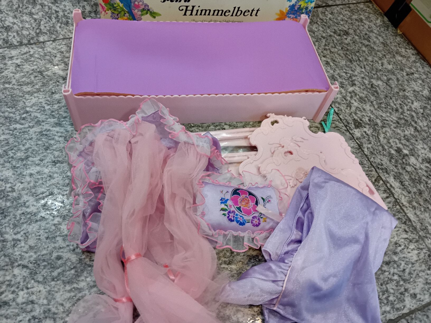 Casette per bambini: Petra Himmelbett per bambole Barbie – Usato da Biasca venduto da Old_6blh 6
