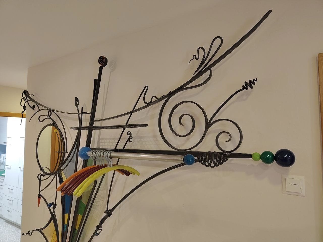Guardaroba: Garderobe und Kunsthandwerk in Einem – Usato da Blauen venduto da mat_5rfn 3