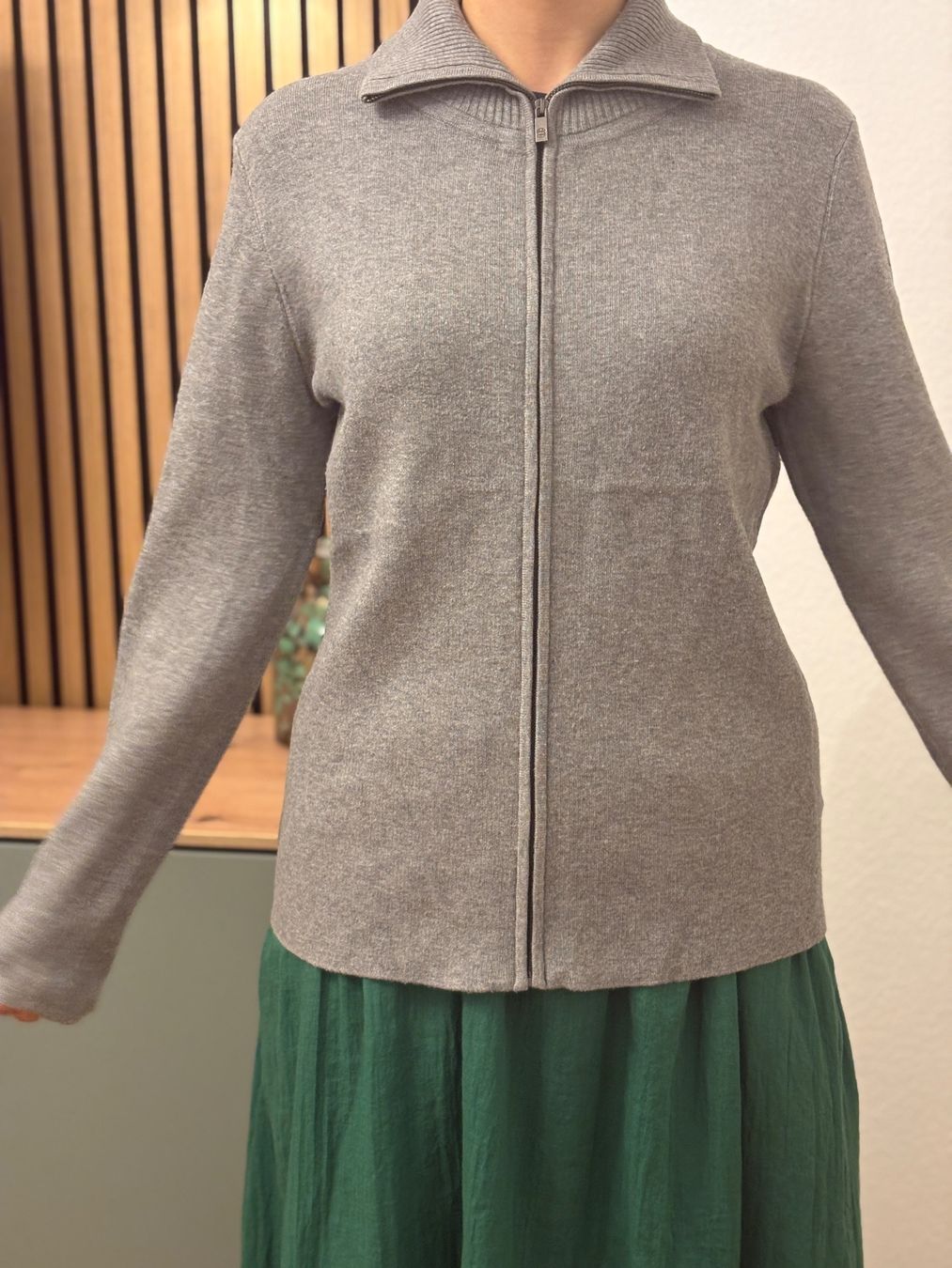 Massimo Dutti Maglioni & Felpe: Graues Jäckli von Massimo Dutti 38 – Nuovo (secondo la descrizione) da Basel venduto da lolushka 6