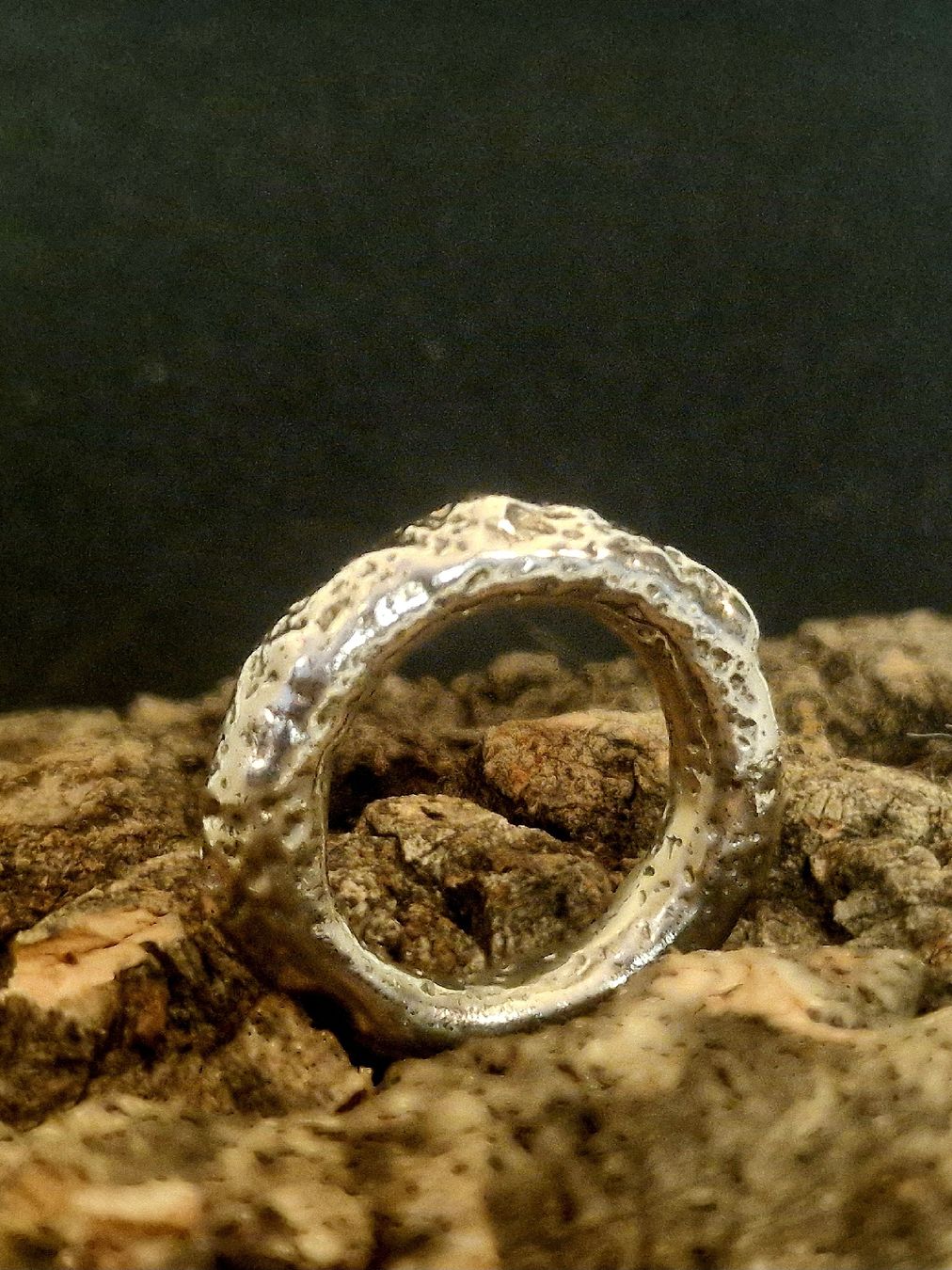Anelli: Bronzering, Rudimentärstyle, Ringgrösse 54. – Nuovo e nell'imballaggio originale da Aarau venduto da Schmuckhoehle_MD 2