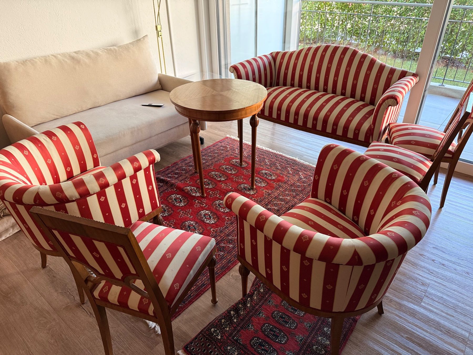 Sedie: Antikes Sofa mit 2 Sesseln und 4 Stühlen – Usato da Nidau venduto da Nintschgu 8