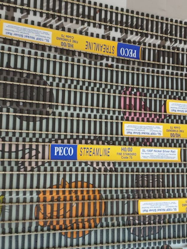 Modellini di ferrovie: Rails HO 90cm neuf 9x divisés 2x – Usato da Mézières FR venduto da PAFZIK 1