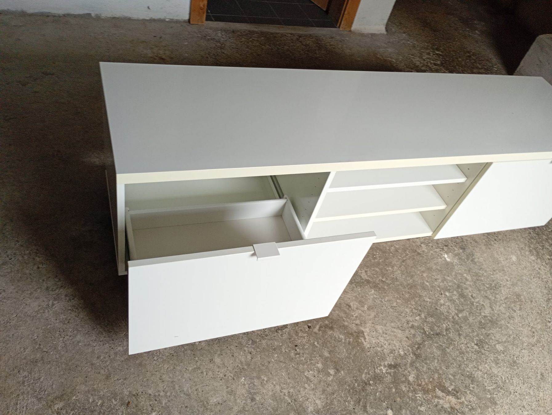 Mobili TV: IKEA Bücherregal und TV-Möbel – Usato da Stein AR venduto da lau_ff92 2
