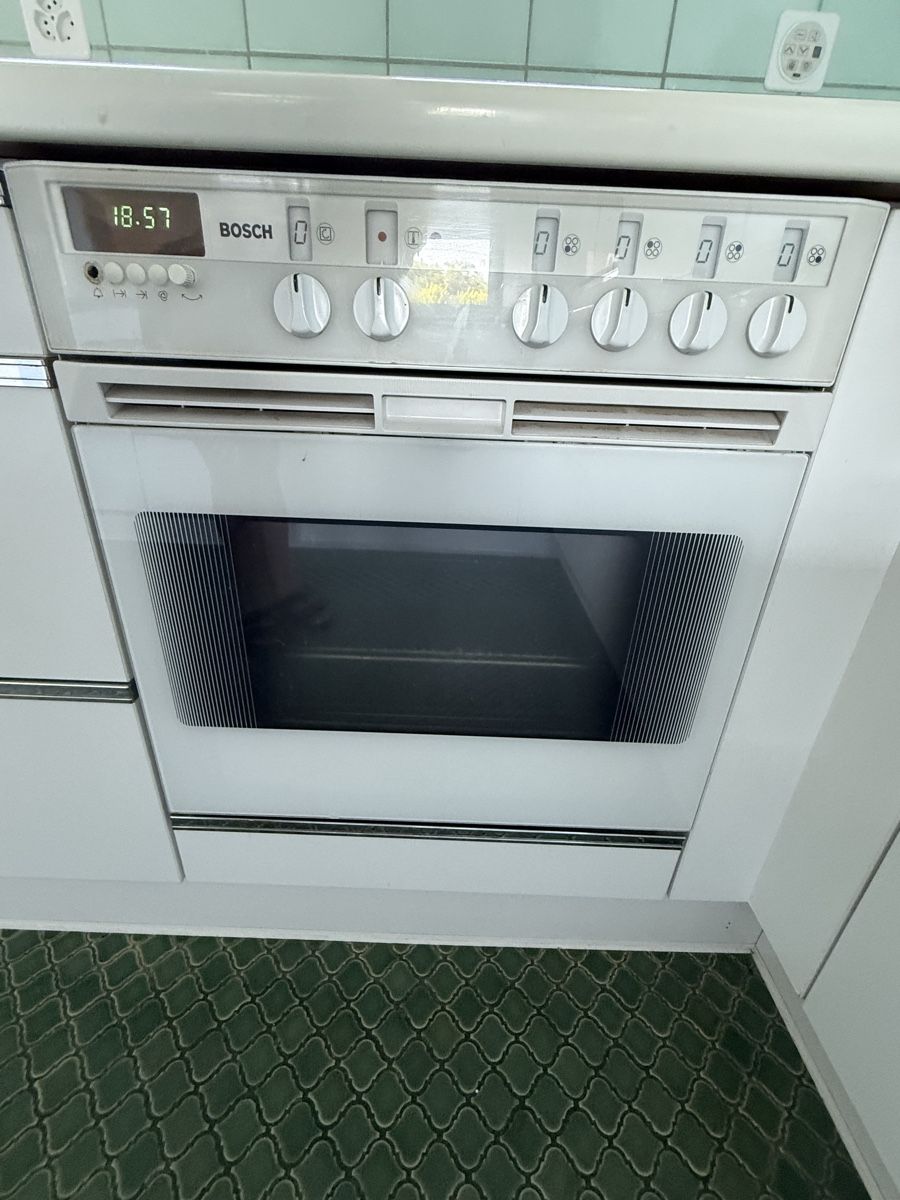Forni: Bosch Einbaubackofen + Glaskeramik-Kochfeld Weiss – Usato da Reinach BL venduto da rom_jb5y 1