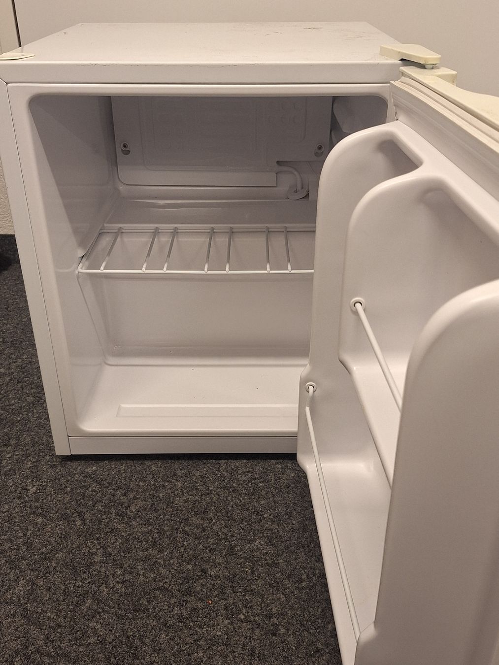 Réfrigérateurs: Kibernetik Mini Kühlschrank – D'occasion à Grüt (Gossau ZH) par wisdomio7 4