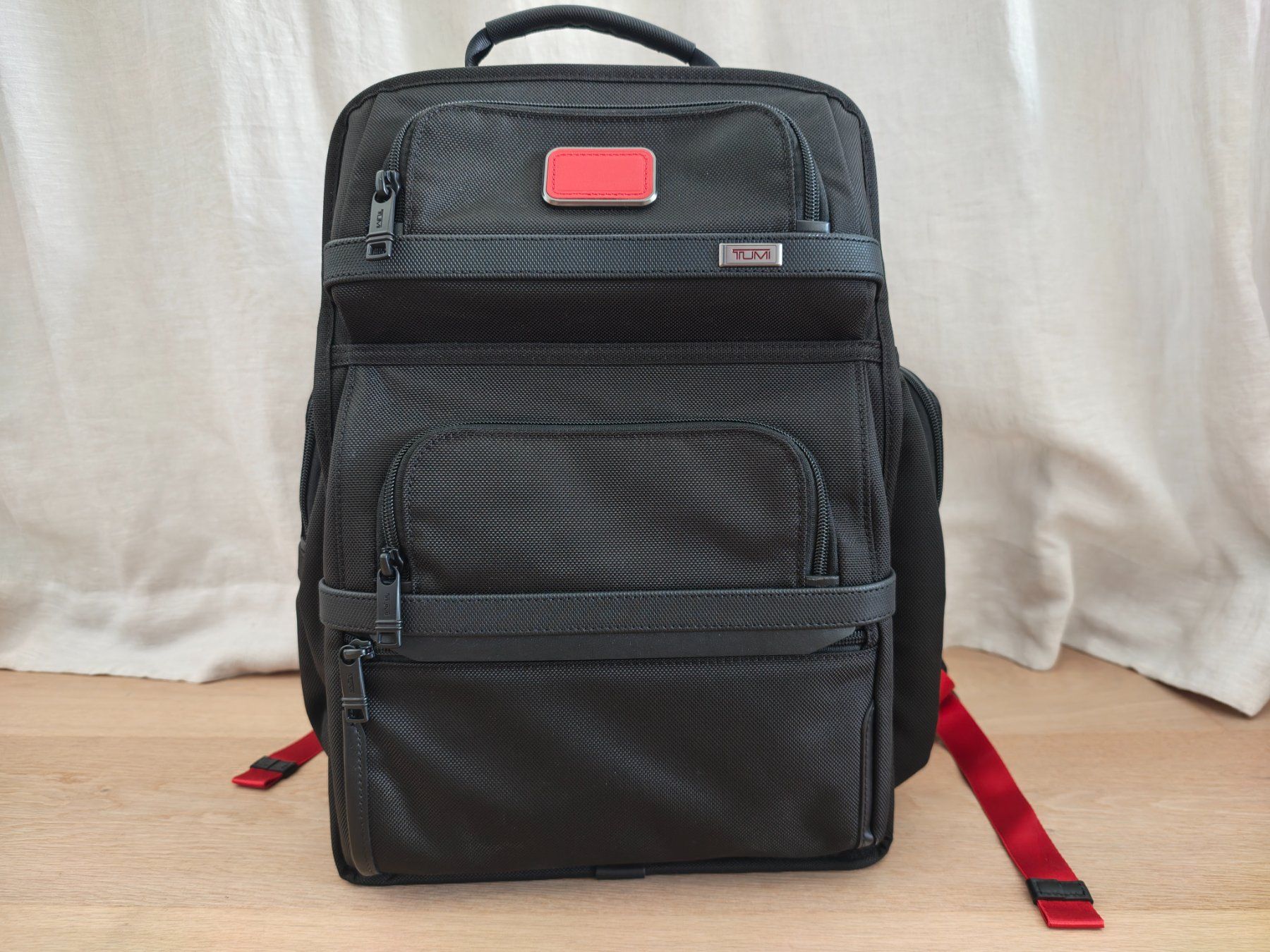 Tumi Zaini: TUMI Alpha Brief Pack, Black/Red Special, neu, CH-Quittung – Nuovo e nell'imballaggio originale da Immensee venduto da Pelab 2