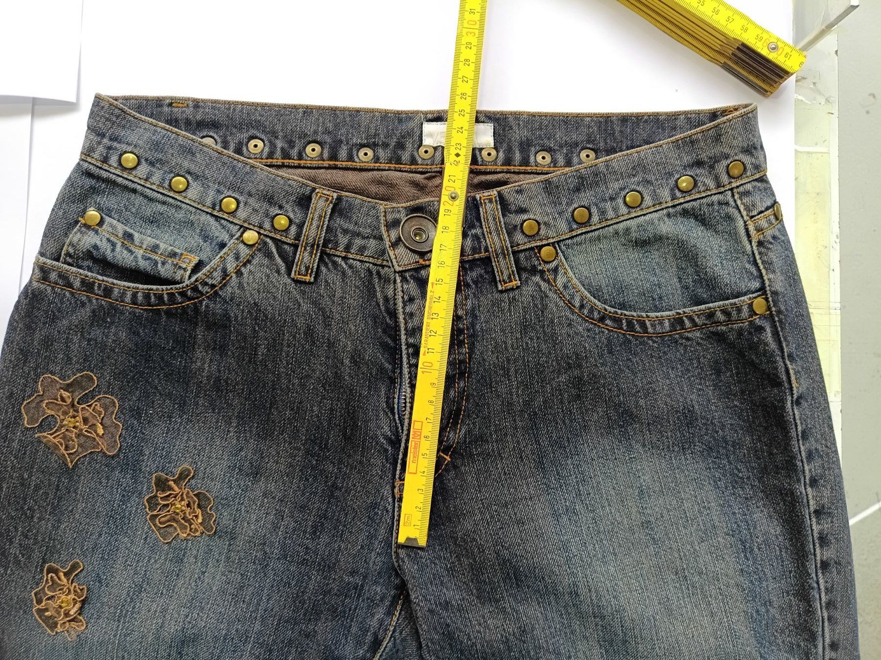 Jeans: Coole Jeans mit Blumenmuster – Nuovo e nell'imballaggio originale da Wängi venduto da Ladys_First 8