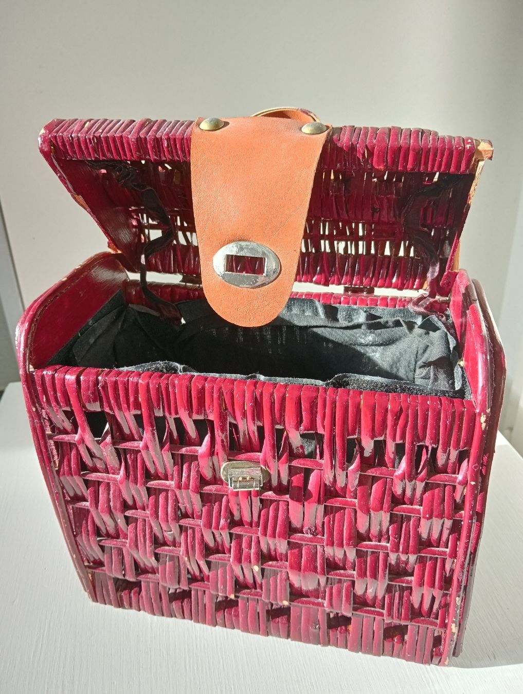 Altro in Antiquarato & Arte: Vintage Picknickkorb, Korb, Korbweide, Handgefertigt, Rot – Usato da Allschwil venduto da Evgeniia78 9