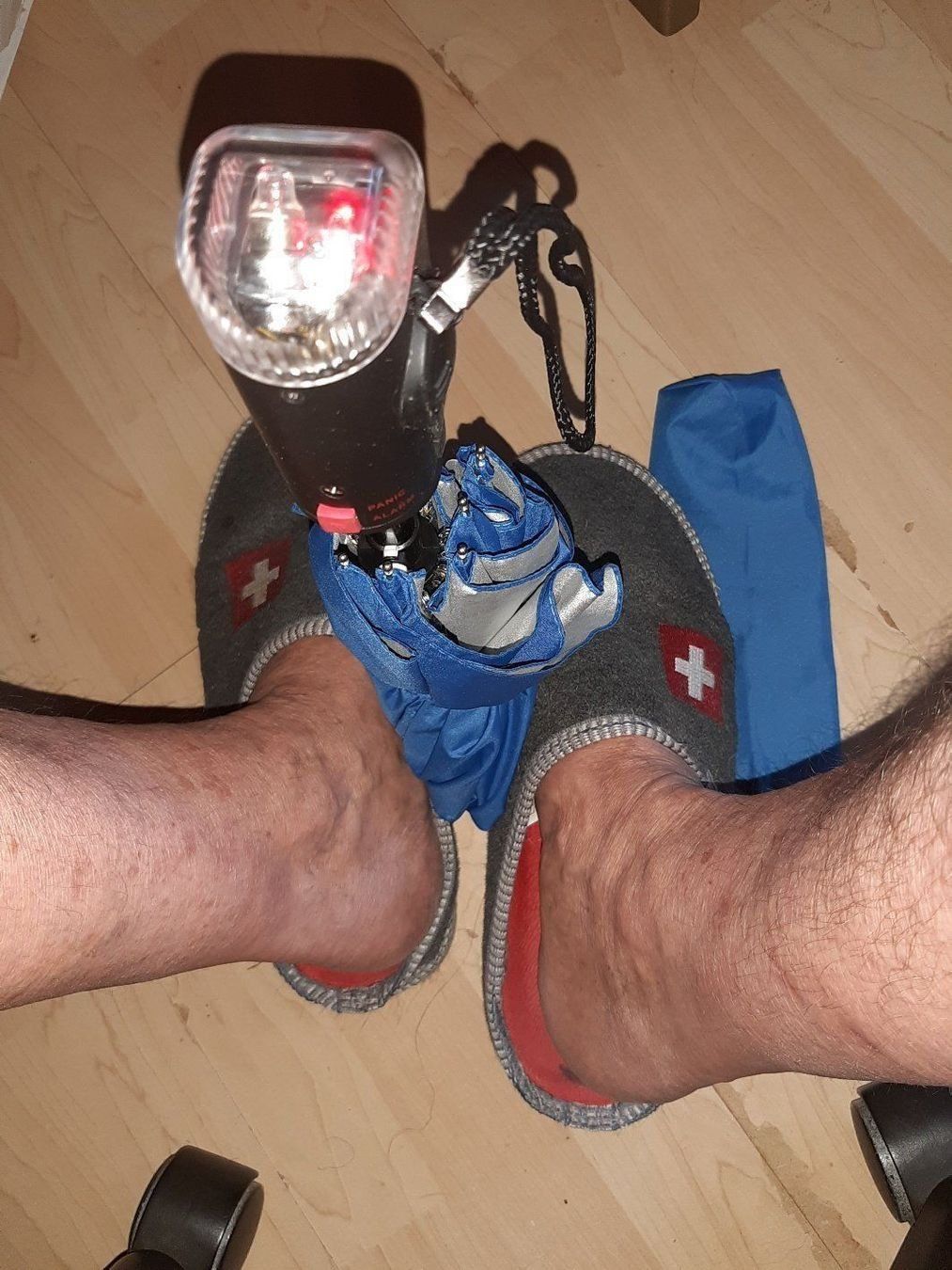 Regenschirme: Regenschirm mit Alarm und Licht – Neu (gemäss Beschreibung) aus Höri von 2oo892 1