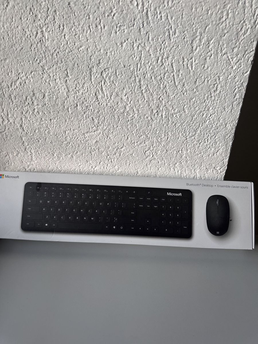 Microsoft Tastiere: Microsoft Bluetooth Desktop Keyboard and Mouse - NEW – Nuovo (secondo la descrizione) da Ittigen venduto da Top-Markenartikel