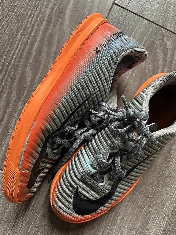Scarpe da uomo: Sportschuhe  – Usato da Oberflachs venduto da zoe_st77 1