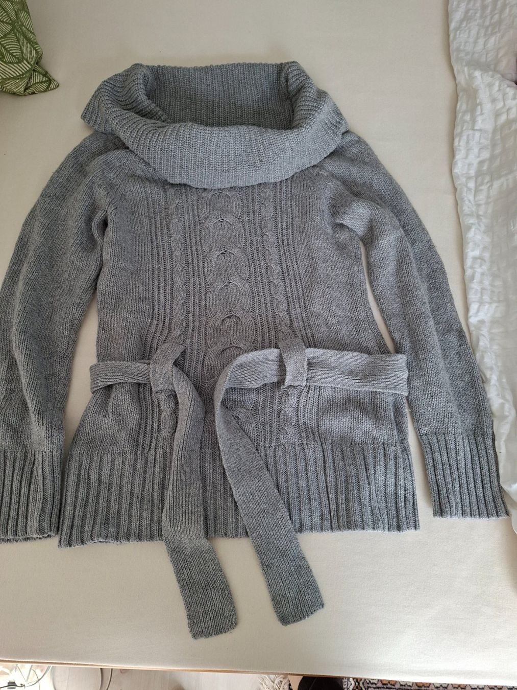 Orsay Maglioni & Felpe: Winter Strickpullover mit Gürtel, Rollkragen, Grau, M – Usato da Bäriswil BE venduto da Rezz
