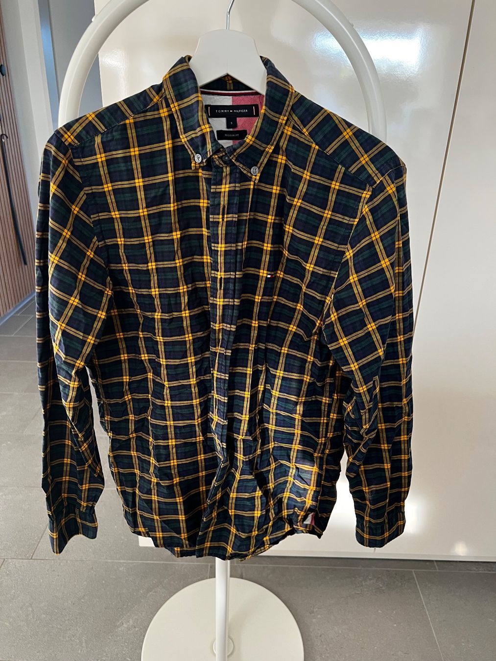 Tommy Hilfiger Hemden: Tommy Hilfiger Hemd kariert – Gebraucht aus Oberwil-Lieli von Jo-Ke