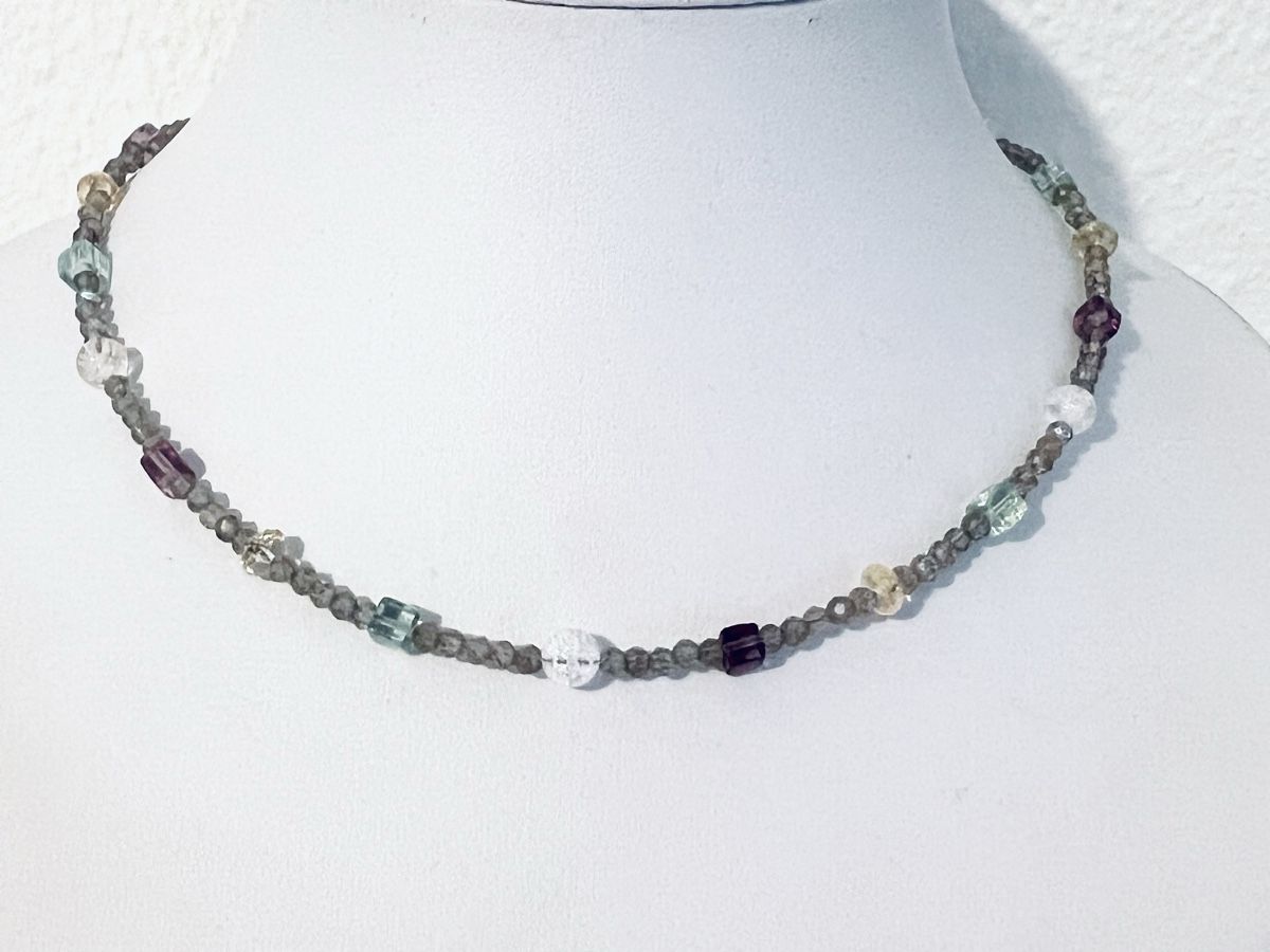 Colliers: Labradorite, Citrine & Fluorite Necklace - Silver – Neuf avec emballage d'origine à Rüschlikon par ThereseJewelryDesign 5