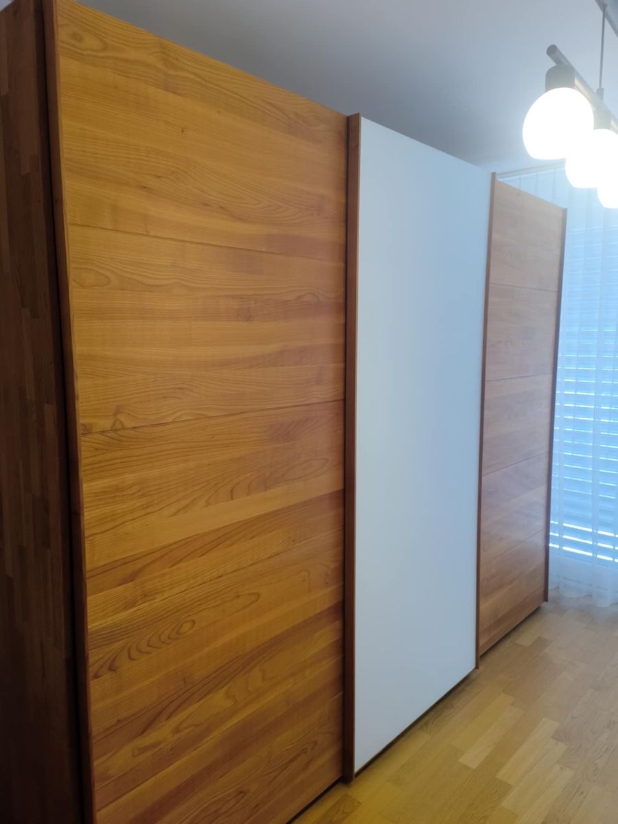 Team7 Schränke: Team 7 Kleiderschrank   – Gebraucht aus Sevelen von Stopglobal.