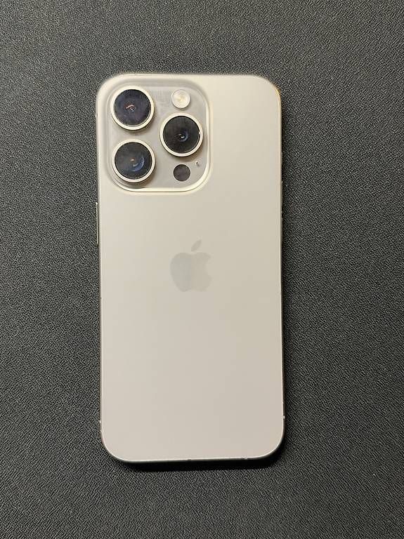 Apple Telefoni cellulari / Smartphones: iPhone 15 Pro 128 GB Natural Titanium – Usato da Meinisberg venduto da Kawaiisales88 1