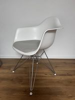 Vitra Eames Armchair RAR weiss Sitzkissen guter Zustand