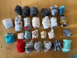 26x Babysöckli ca 0-6M verschiedene Arten