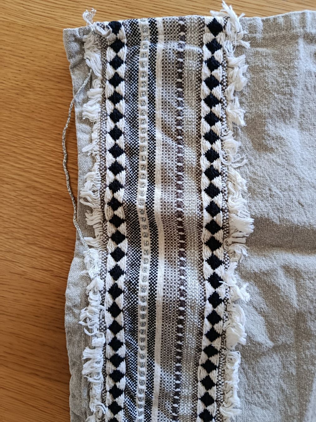 Autre linge de table: Tischläufer grau gemustert – D'occasion à Wangs par son_klein 1