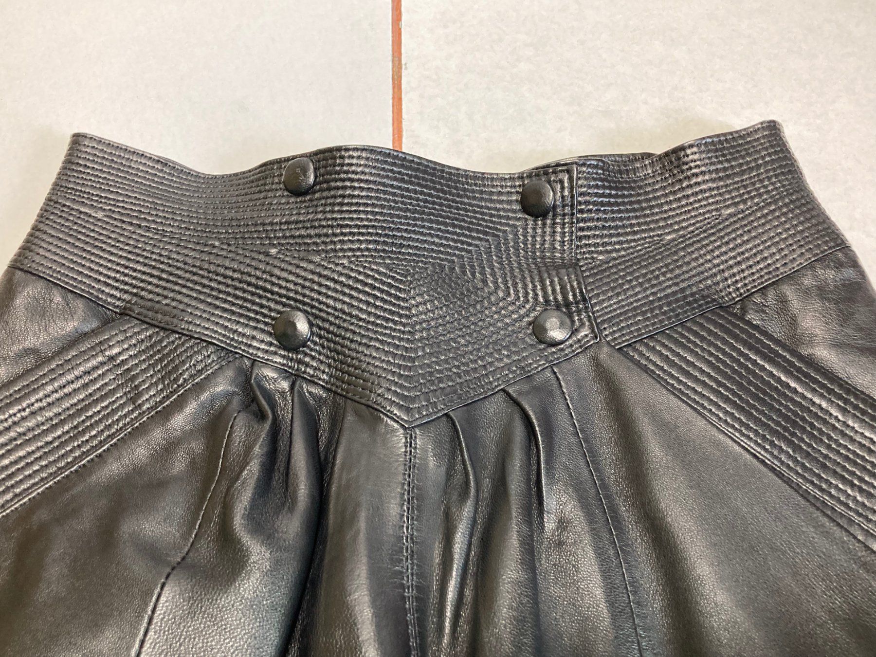 Saint Laurent Vestiti: Vintage YSL Leder Kleid Gr.S – Usato da Zürich venduto da le_souk 2