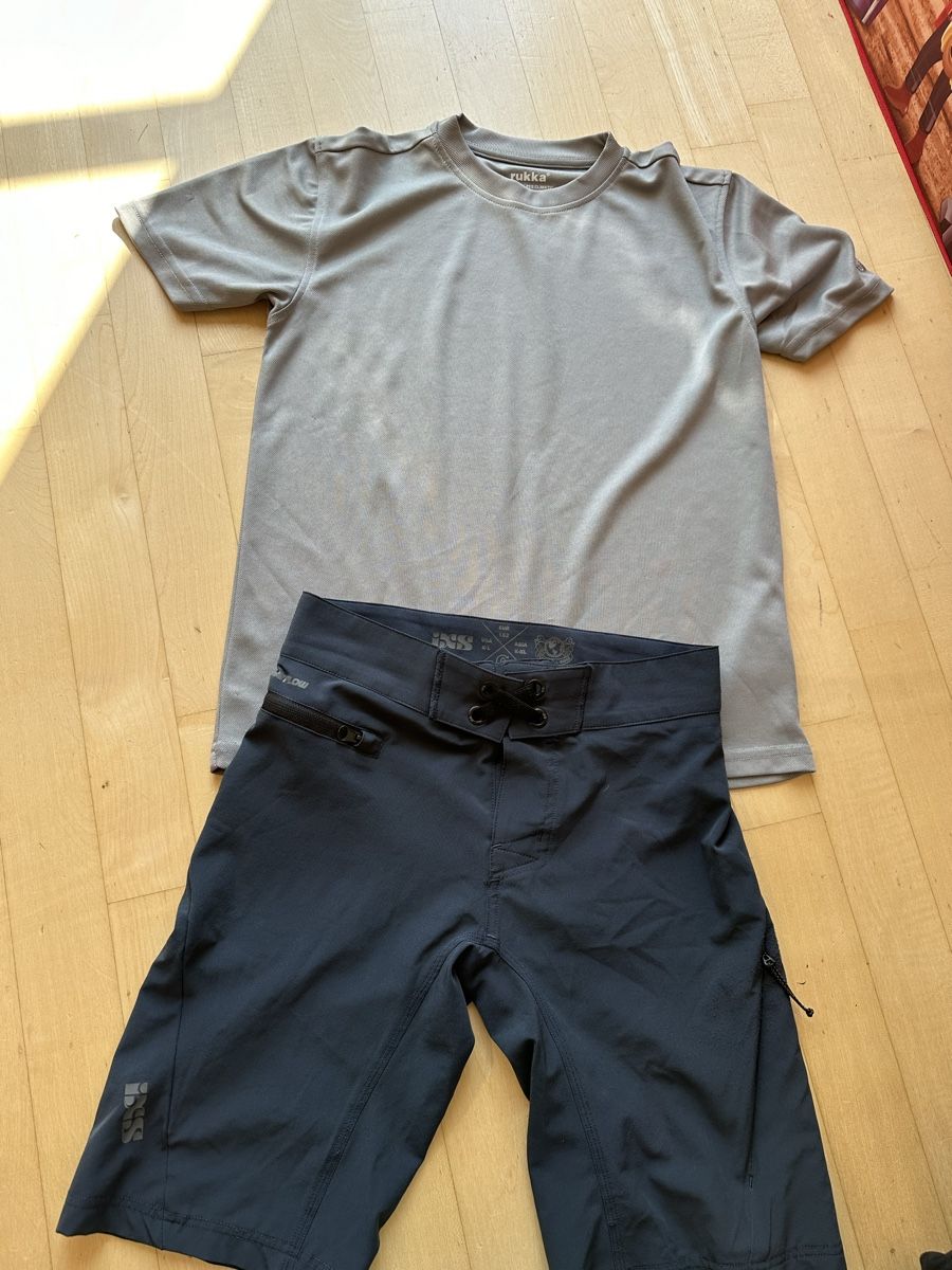 Lotti & Set di vestiti: Sport Set Gr 152 – Usato da Zizers venduto da special_peanuts
