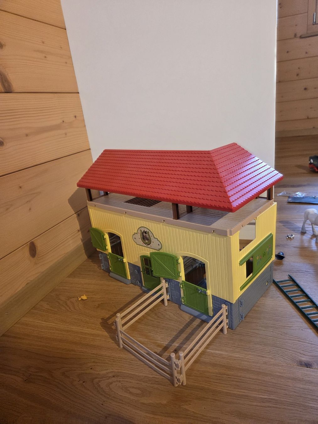 Schleich Giocattoli: Schleich Pferdestall mit Zubehör – Usato da Oberbipp venduto da MABU1988 1