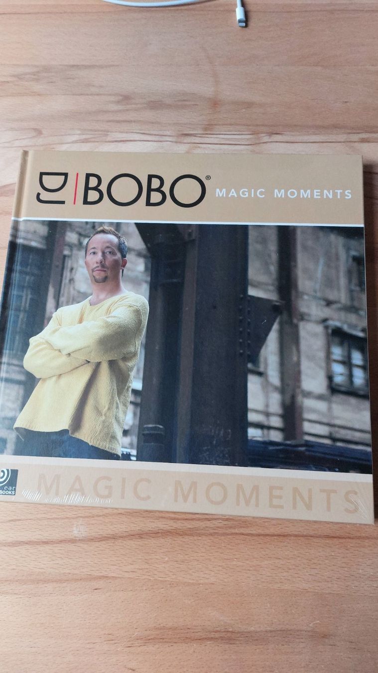 CD: DJ Bobo Magic Moments - Das Buch mit 4 CDs – Nuovo e nell'imballaggio originale da Hunzenschwil venduto da jac_rwn7