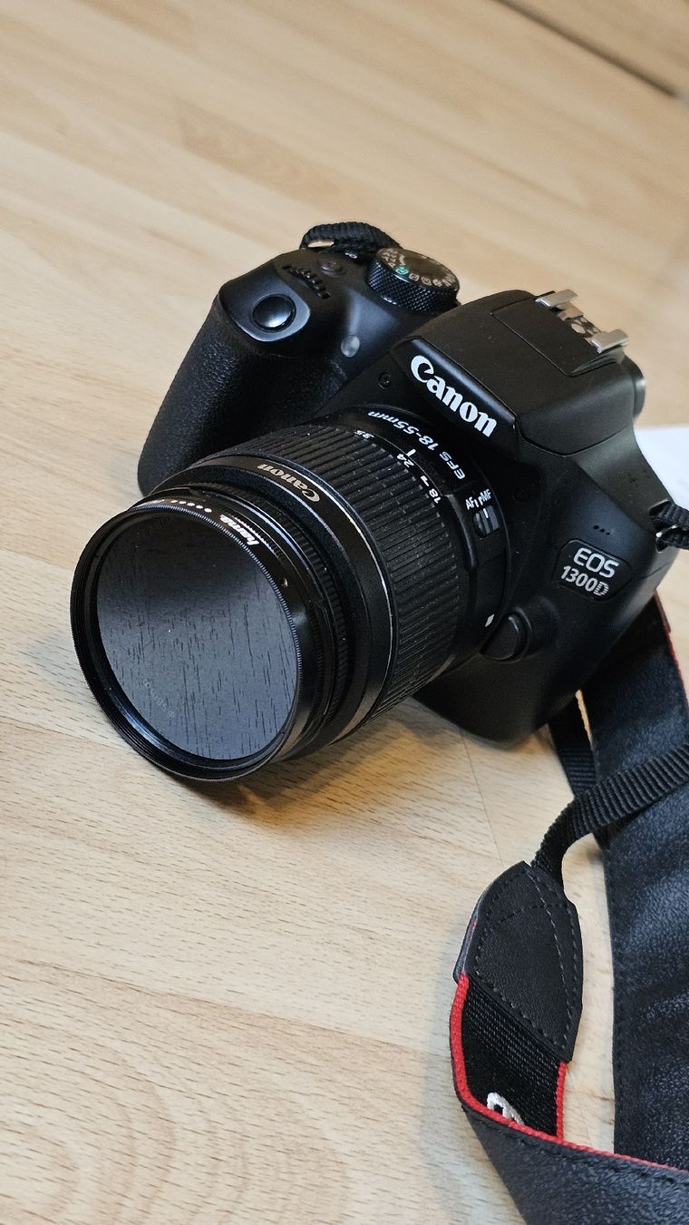 Canon Fotocamera: Canon EOS 1300D mit Objektiv 18-55mm Set – Usato da Suberg venduto da nat_qvg5 2