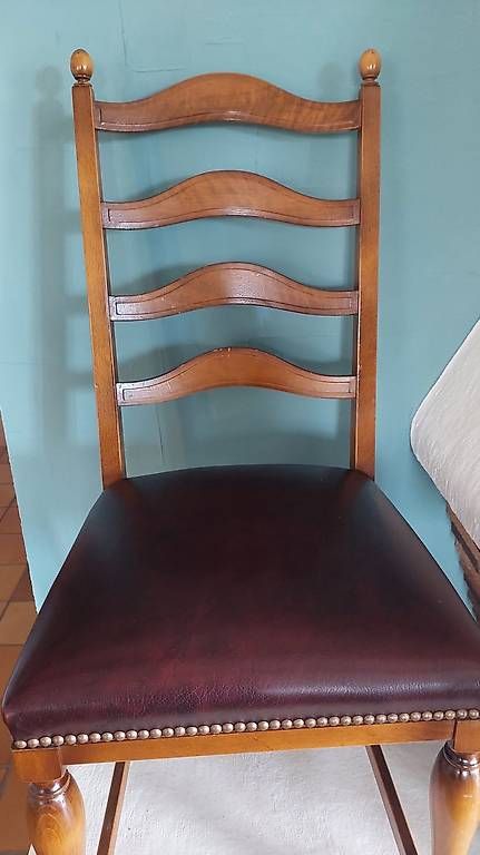 Set de table et chaises: Belle table ronde ancienne extensible avec 6 chaises – D'occasion à Romanel-sur-Morges par com_92yh 3