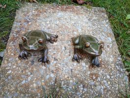 2 Frosch Figuren Keramik grün liegend