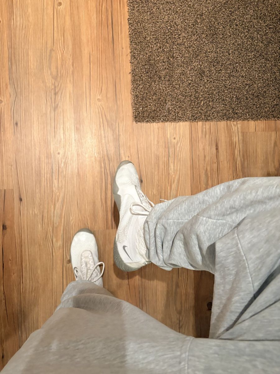 Nike Chaussures hommes: Nike Tawa Grey – D'occasion à Seengen par Matrix2020 1