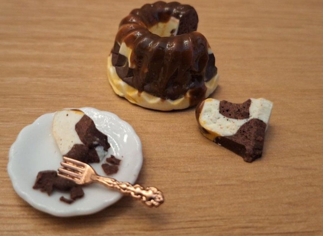 Case e mobili per bambole: Puppenhaus Marmor Gugelhupf – Nuovo (secondo la descrizione) da Zürich venduto da HandmadeTinyFood 2