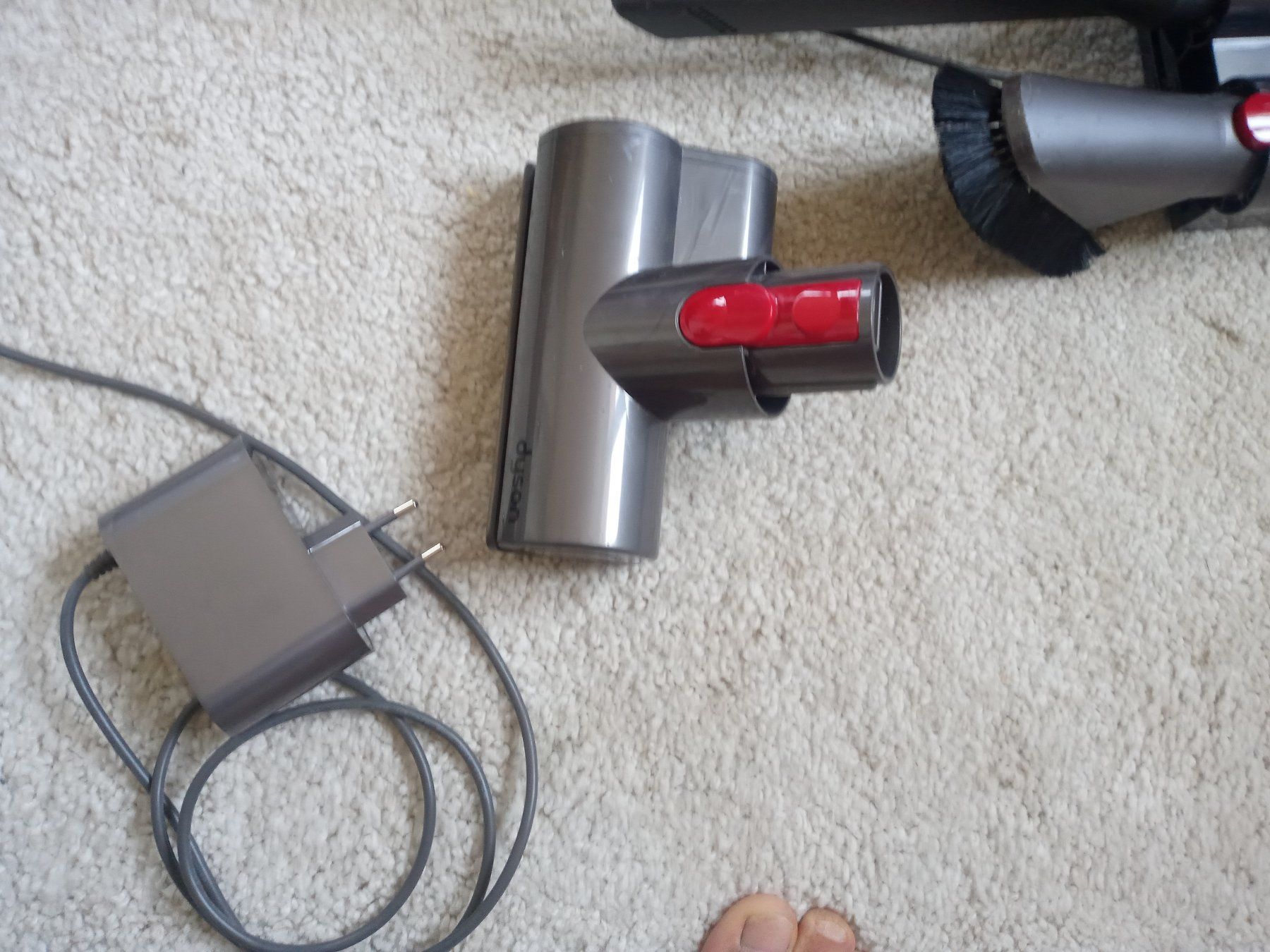 Dyson Aspirateurs & Accessoires: Dyson V10 Staubsauger – D'occasion à Prez-vers-Siviriez par Monija70 2