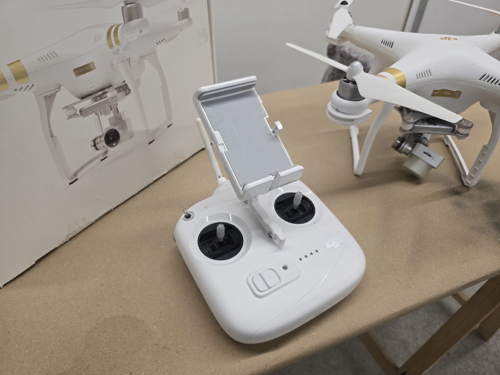 DJI Modellismo RC: DJI Phantom 3 SE - Drone en parfait état de marche ! – Usato da Aigle venduto da sch_wn6c 2